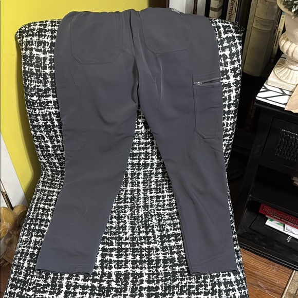 Figs Black Jogger Sweatpants with Tapered Leg and Drawstring - Picture 2 of 3